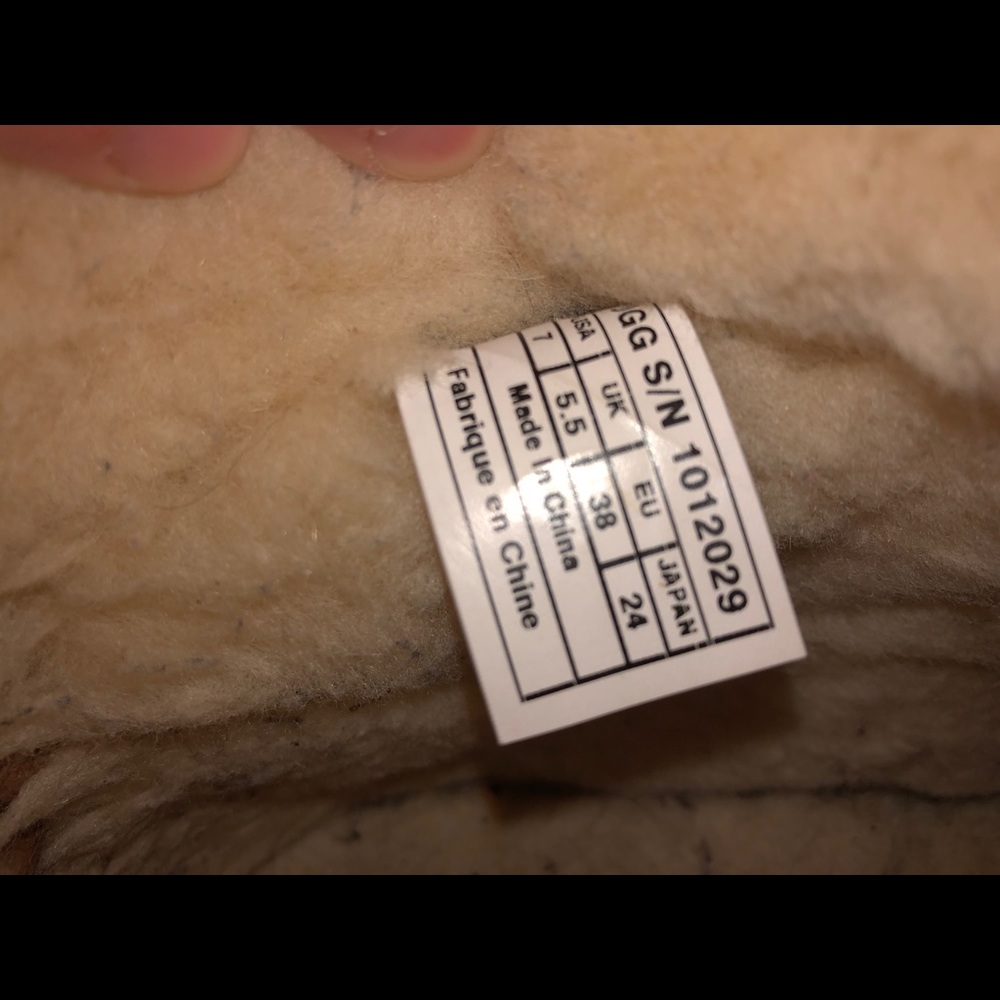 Uggs - Picture 3 of 4